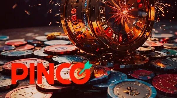 Рекламное изображение Pinco: колесо рулетки на россыпи игровых фишек, логотип бренда
